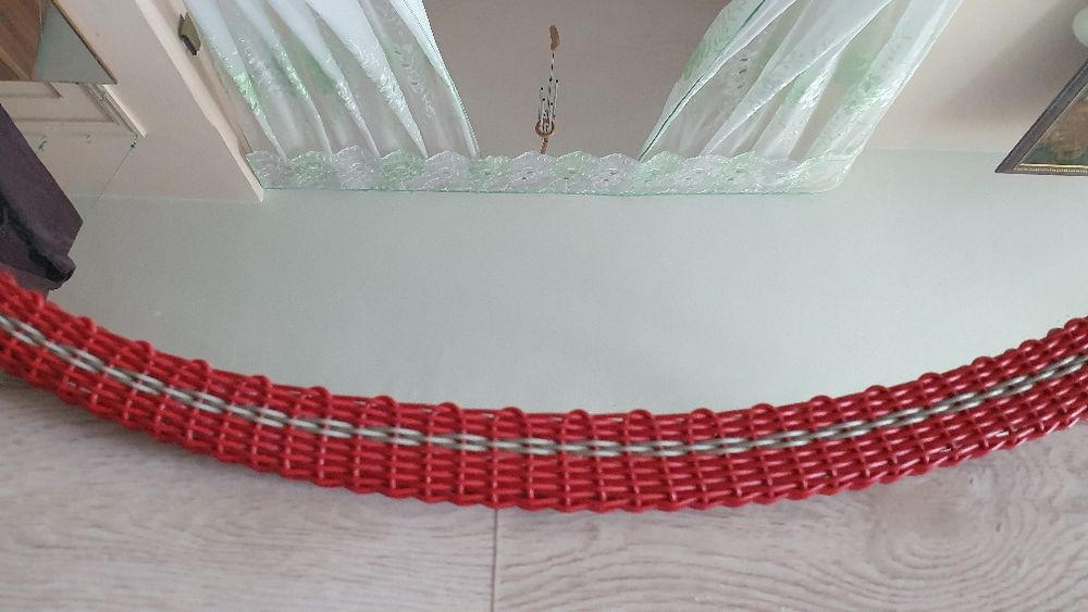 Овальное зеркало с плетеной рамкой