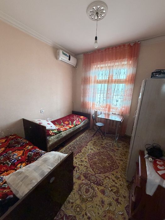Jarariq mahallasida 5 xonaliy uy sotilvoti 3 ta balkonli