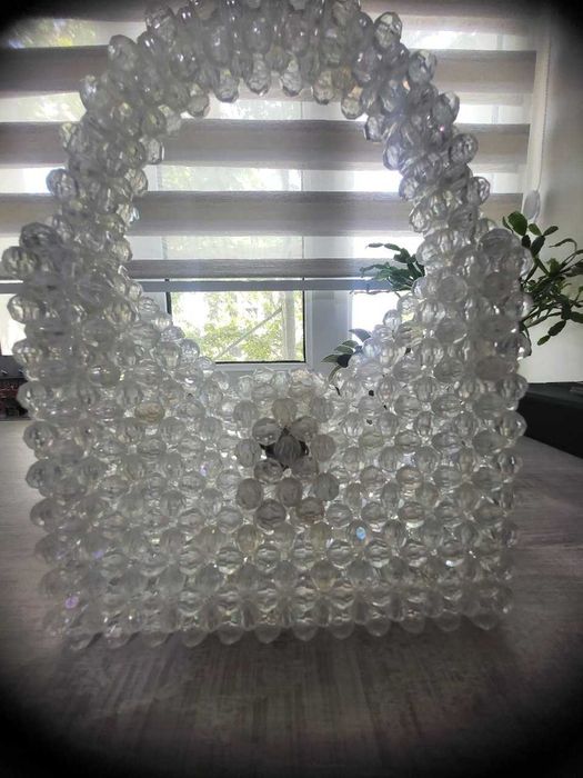 белая сумочка из бусинок