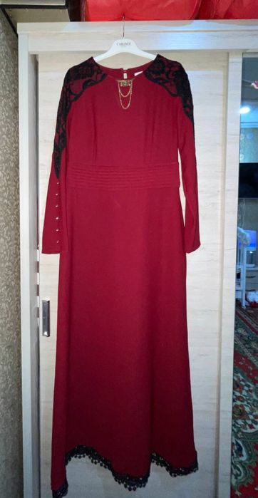 Zudlik bilan ayollar kiyimlari sotiladi