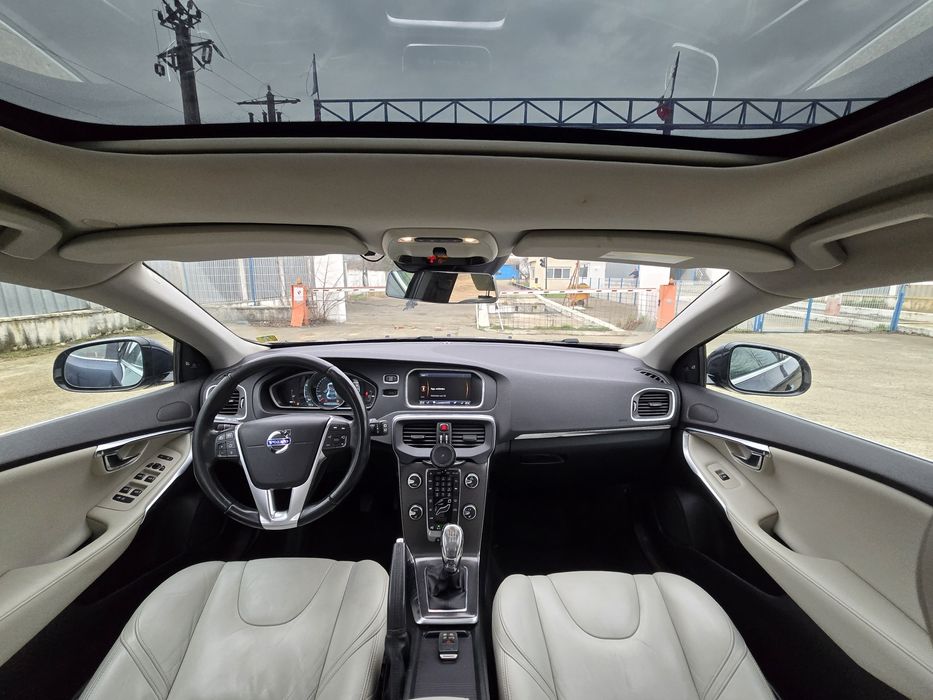 Volvo V40 Summum * Panoramic * Key-less