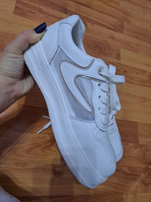 Adidasi noi Gryxx marime 37