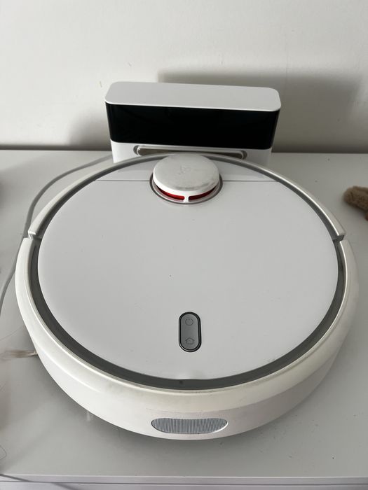 Продам Xiaomi mi robot vacuum