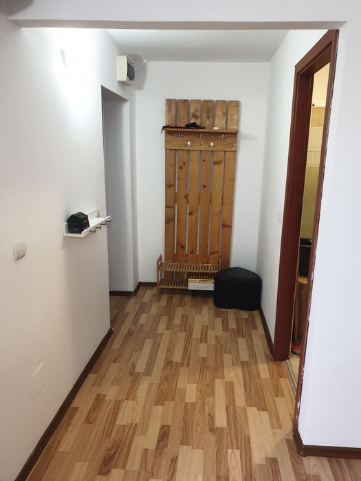 Închiriez garsoniera