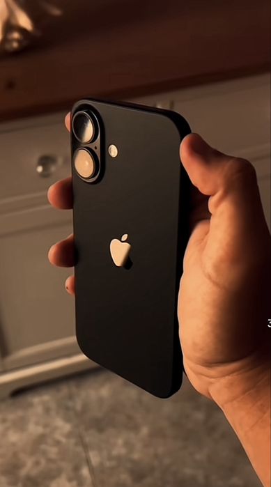 Iphone 17 черный