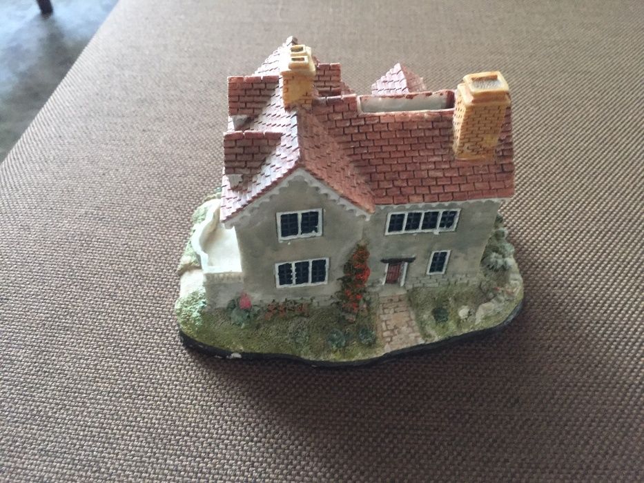 Продавам красива ръчно изработена къща -касичка