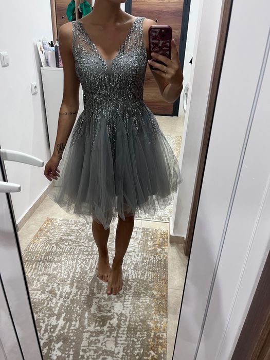 Къса официална рокля