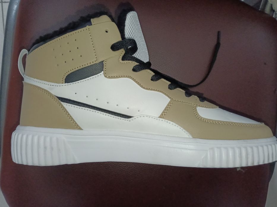 Зимние ботинки, размер 43, новые, ни разу не использовались.