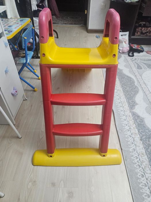 Продам пакет игрушками и горкой