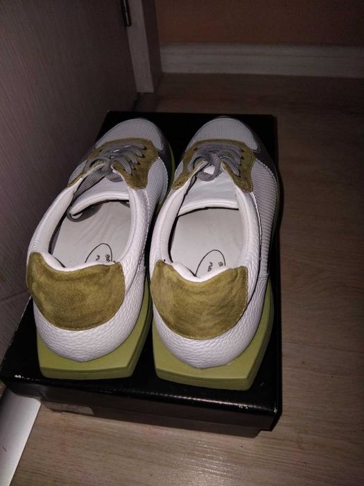 Дамски спортни обувки