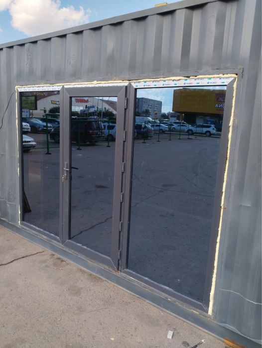 Пластиковые витрины перегородки входные группы контейнера двери цветы