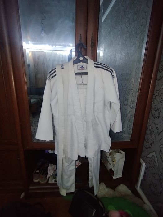 Продам кимоно б/у, кимоно от  Adidas оригинал