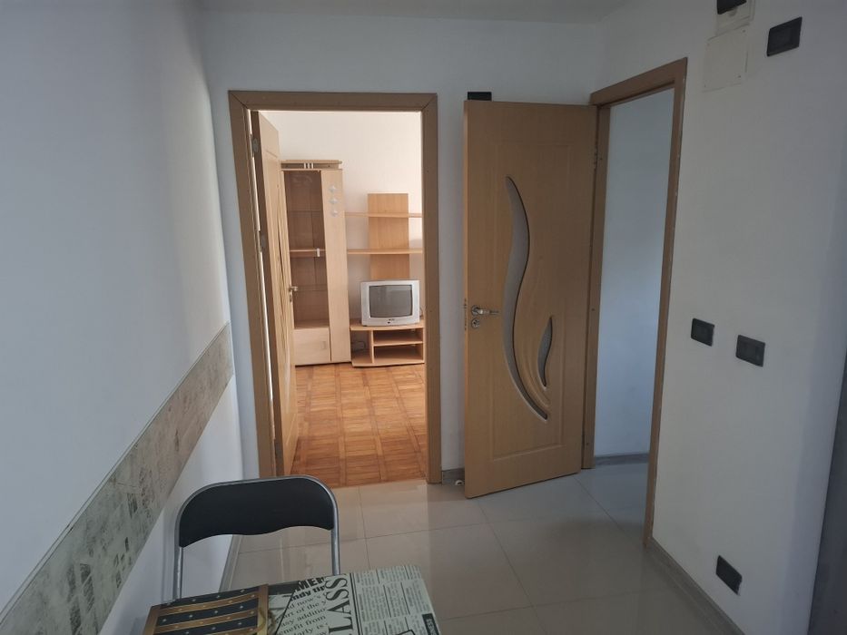 Inchiriez apartament