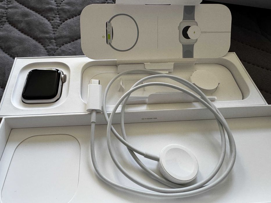 Смарт часовник AppleWatch SE2 v2 Cellular, 40mm,S/M, Starlight+Подарък