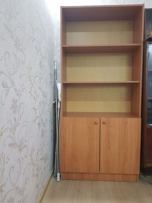 Шкаф книжный светлый