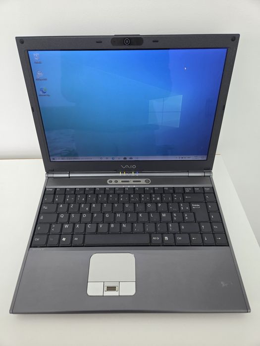 Sony VAIO PCG‑6Q1M – работещ с батерия и зарядно.