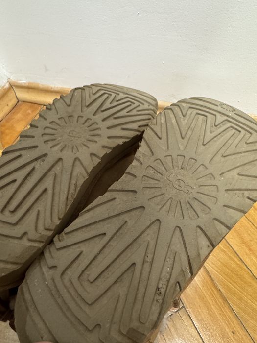 Vand Ugg maro cu fundita