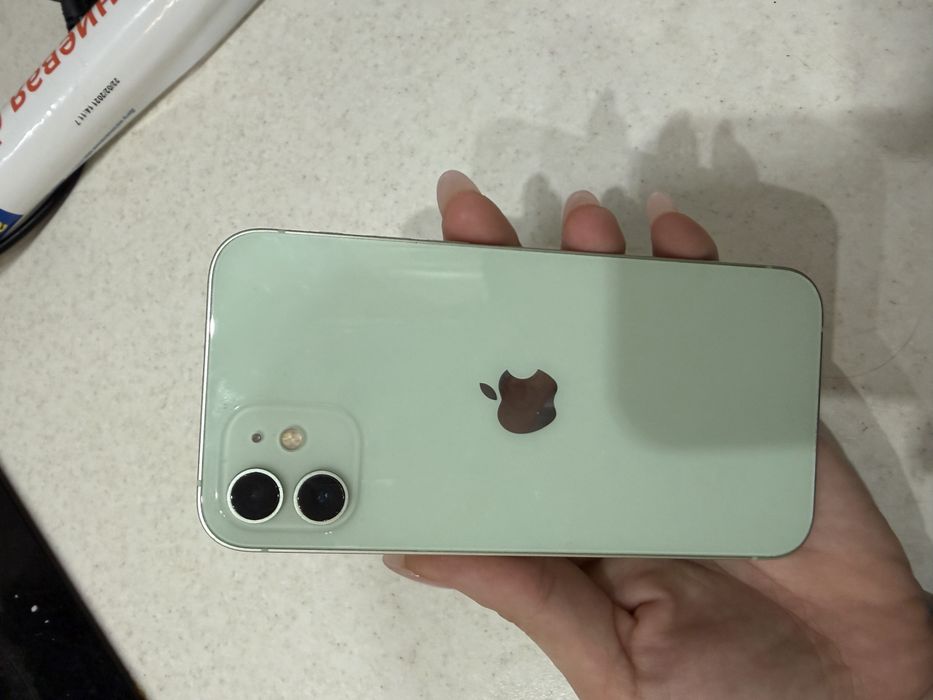 Продам IPhone 12