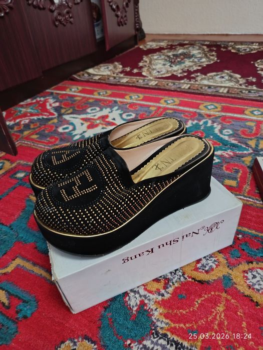 Oyoq kiyim ayollar uchun