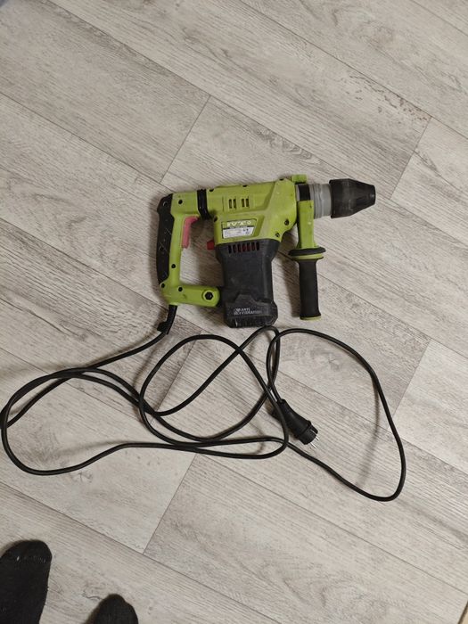 Перфоратор продам.