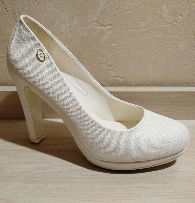 Продам красивые туфли .38 р-р.