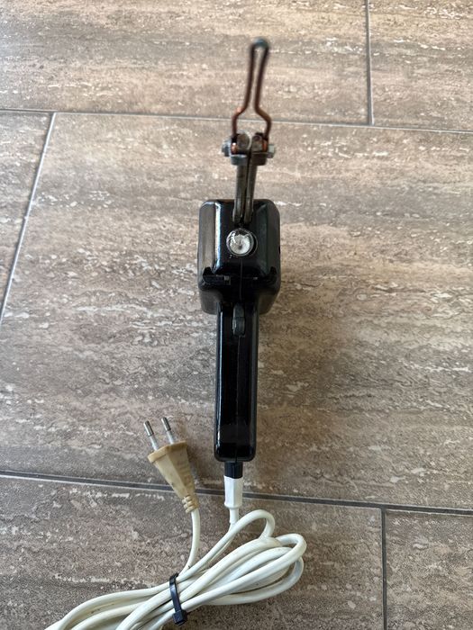 Pistol de lipit romanesc