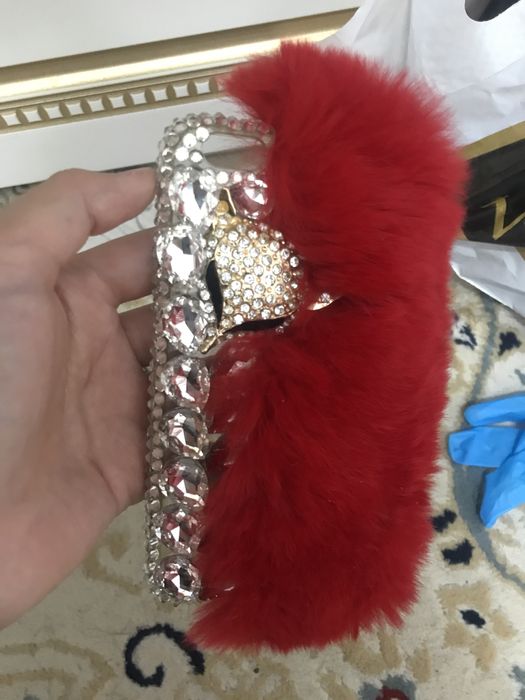 Чехлы на айфон.