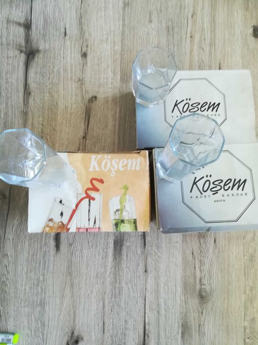 Комплект стъклени чаши и декорации за дома