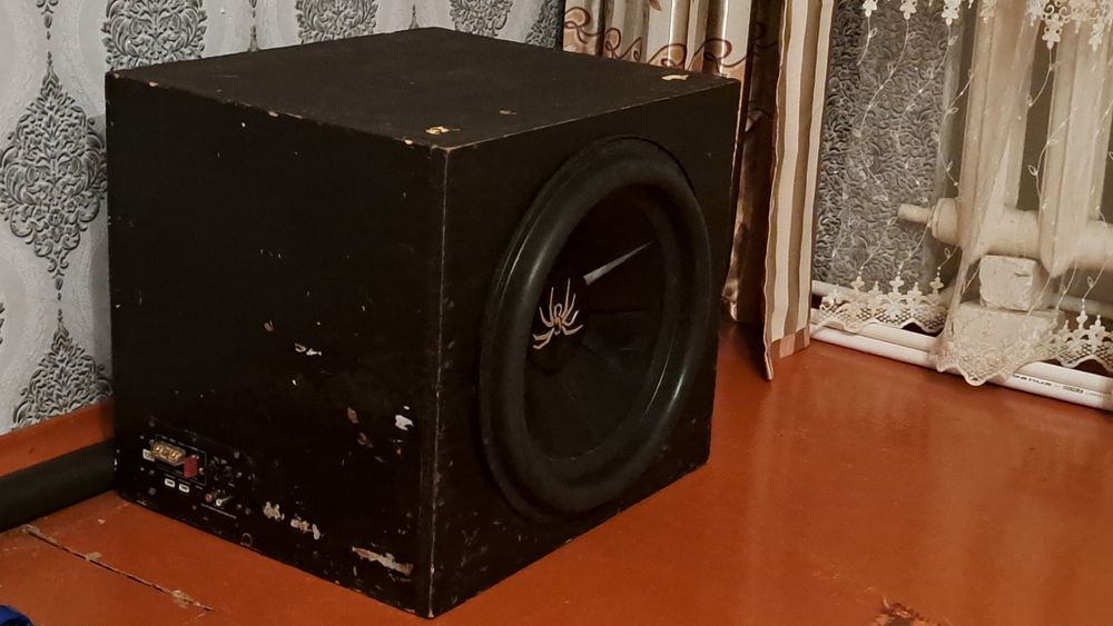 Продам сабвуфер SOUNDSTREEM