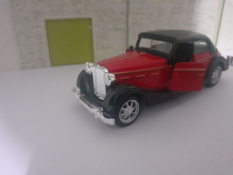 Ретро автомобиль моделька