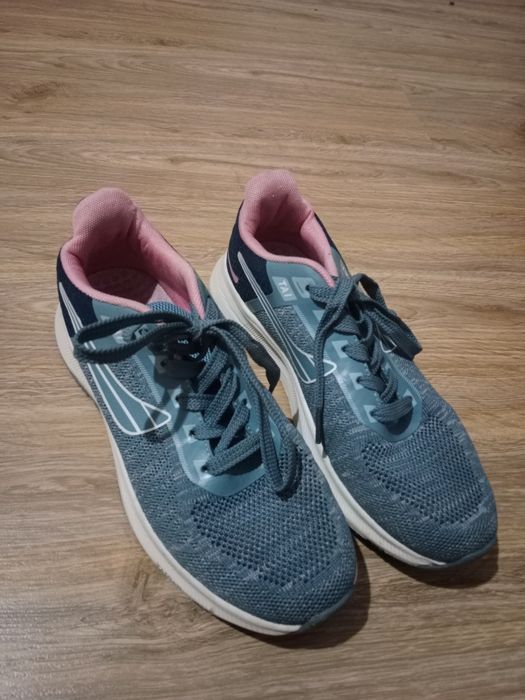 Кросовки женские