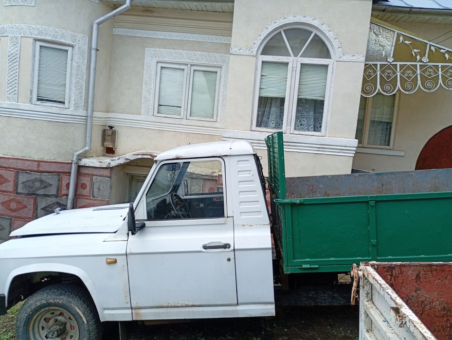 Camionetă ARO utilitară 320