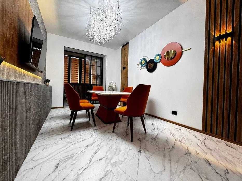 3-комнатная в Karat Stroy, центр, рядом с Ойбек и Shoh Med`