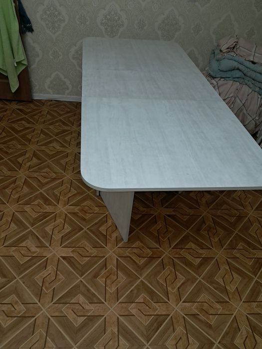 Продам стол книжку