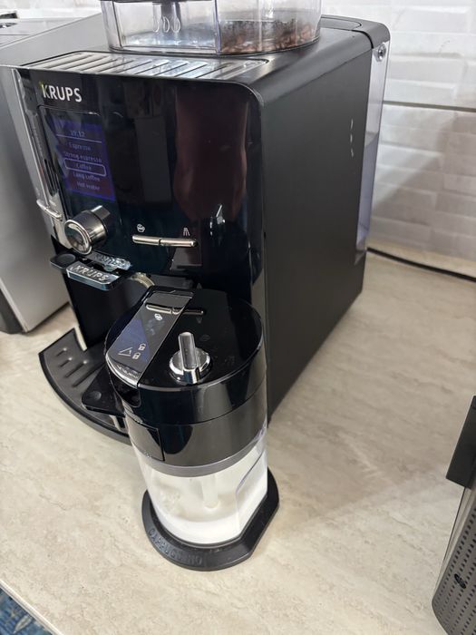 Expresor Krups cu cana de lapte