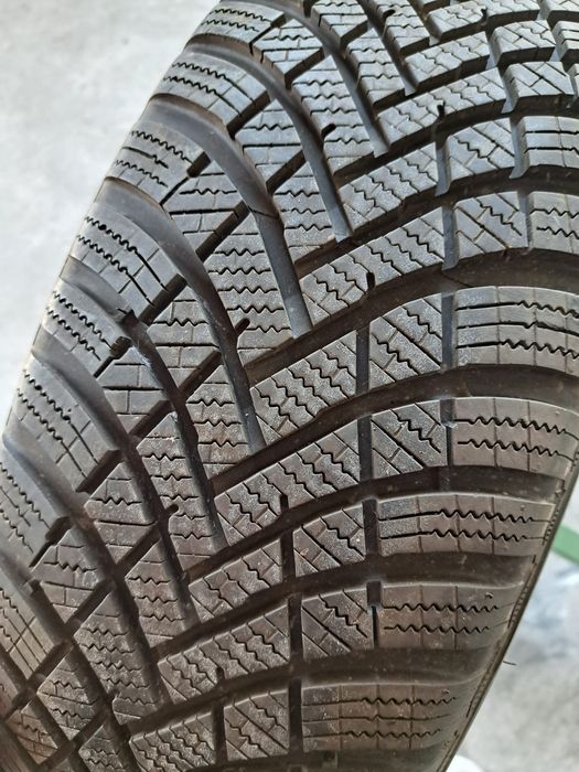 1 anvelopă iarnă 215 65 r16 Hankook