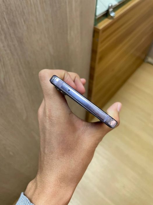 Samsung galaxy z flip 4 8/256gb holati yaxshi