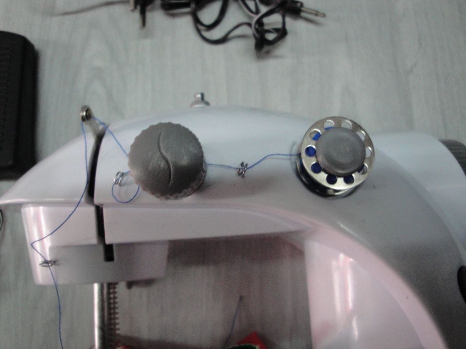 Нова NEW Качествена Портативна Шевна Машина ИЗИ МАКС Компакт на достъп