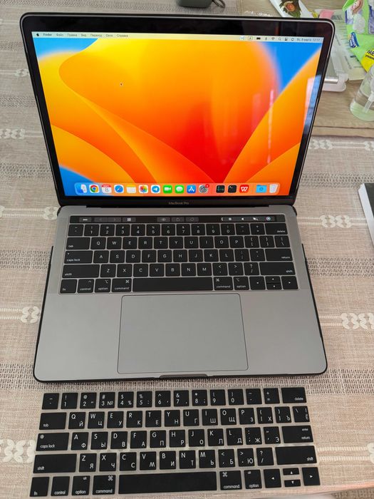 MacBook Pro 13 2019, 16 ГБ, 256 ГБ