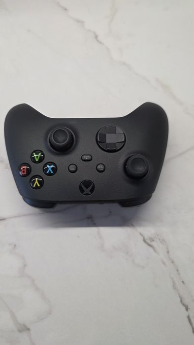 Xbox Wireless Controller Series X/S CarbonB

Контролерът е използван само веднъж за тест и е в състояние като нов, без драскотини, следи от употреба и