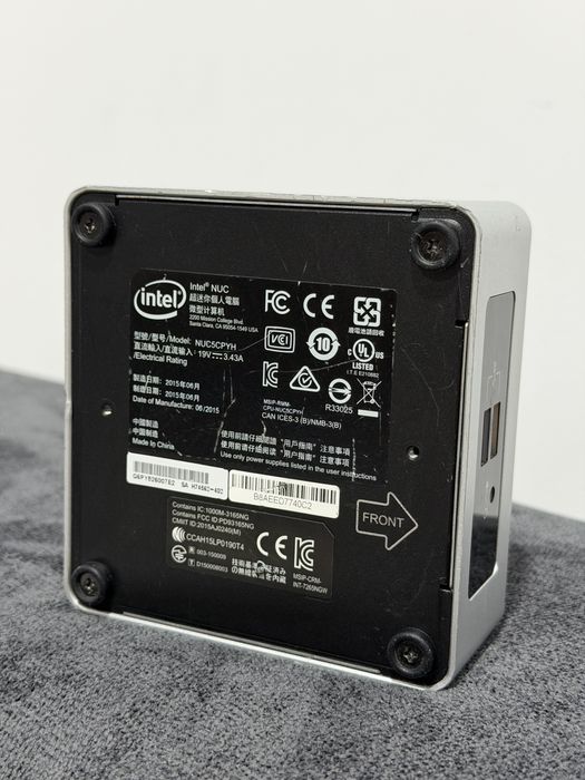 Intel NUC Mini PC 256GB Мини Компютър