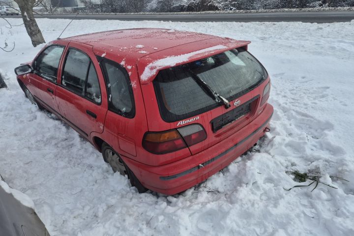 Bara fata Nissan Almera N15 (facelift)