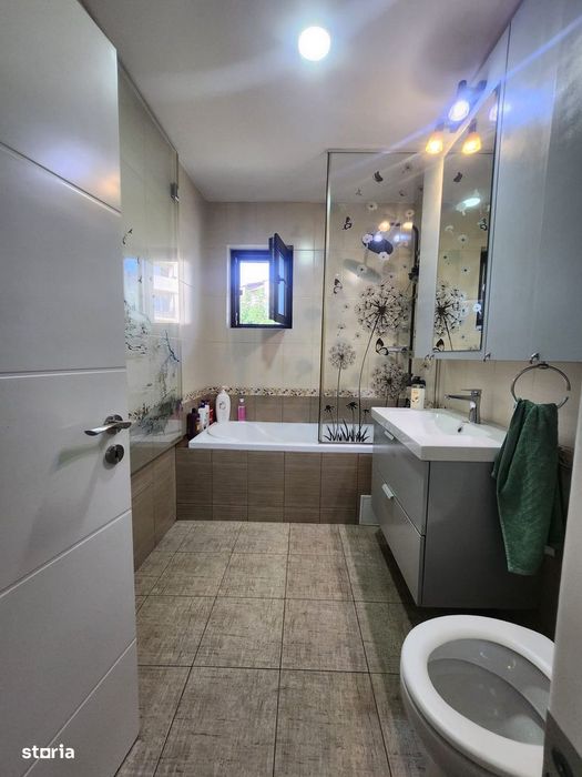Apartament cu 3 camere, 61 mp, 2 balcoane, zona Florilor