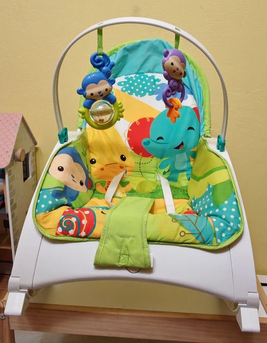 Продавам бебешки шезлонг Fisher Price