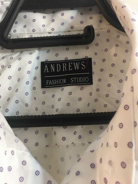 Риза Andrews 100 % памук, бяла на златни или лилави кръгчета,L (41-42)