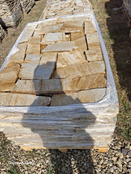 Vând piatra naturala ideală pentru placat