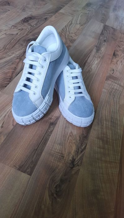 Продаю обувь новую