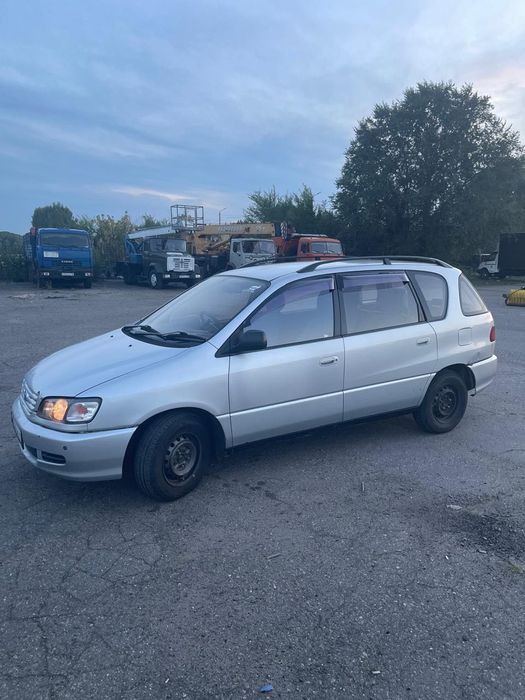 Продам автомобиль Toyota ipsum