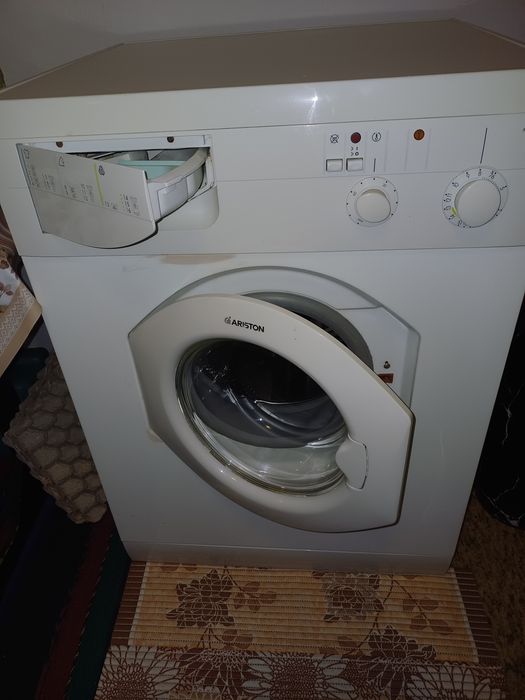 Пералня Ariston (Аристон)