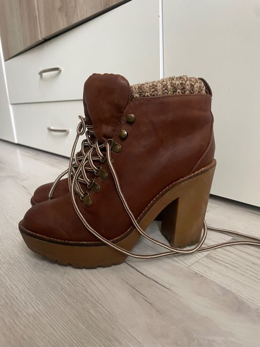 Дамски Боти Bershka 37